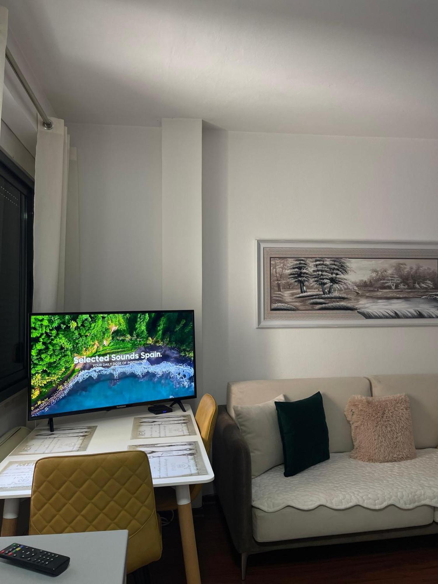 Sky Center Apartment Tirana Exteriör bild