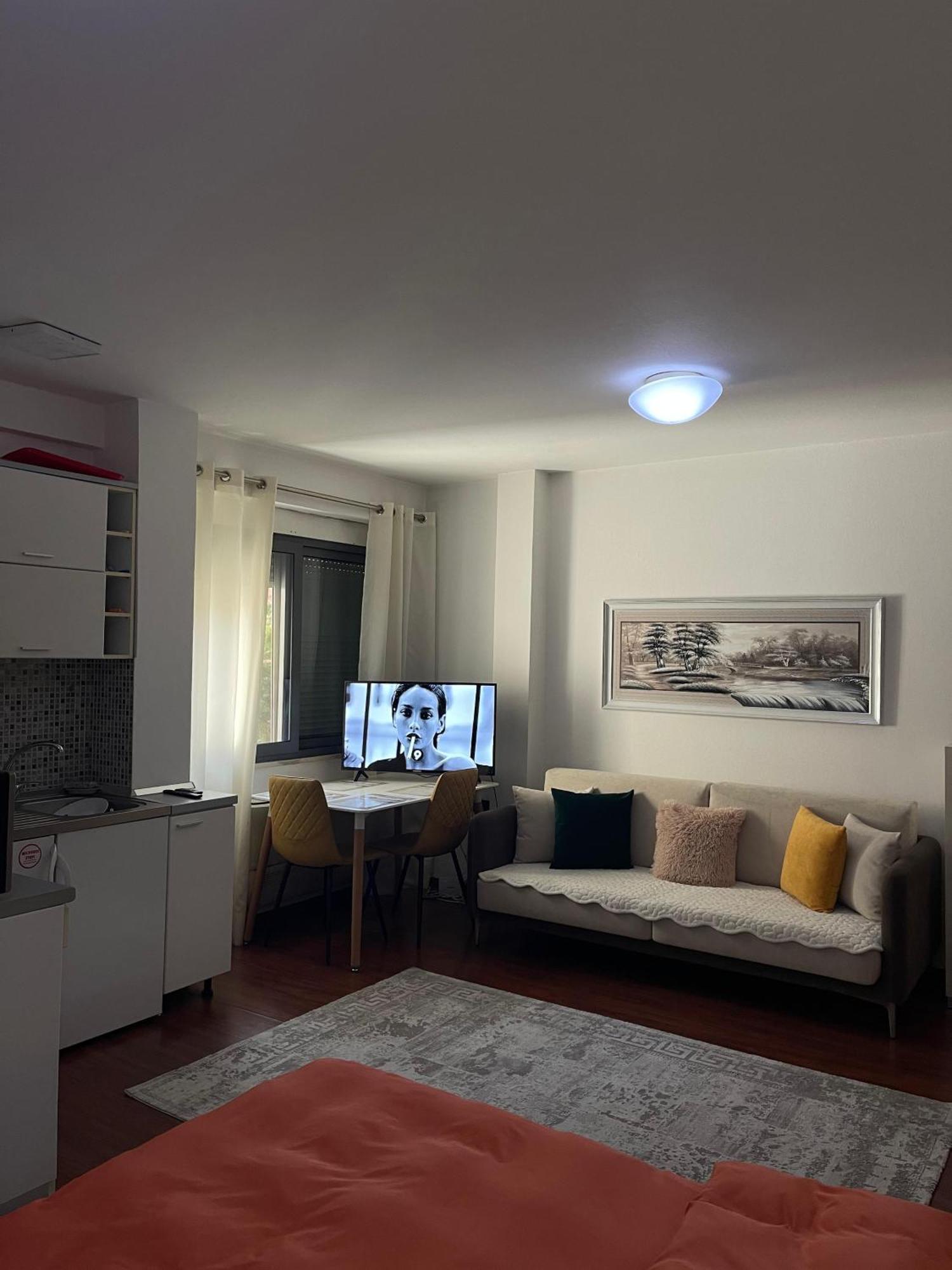 Sky Center Apartment Tirana Exteriör bild
